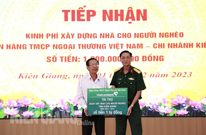 Vietcombank chi nhánh Kiên Giang tài trợ 1 tỷ đồng cho hoạt động Tết quân - dân